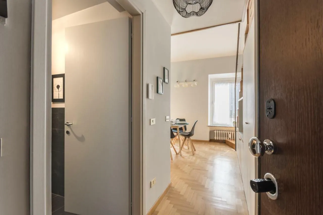 Appartement Modern Simplicity In Milan Centre