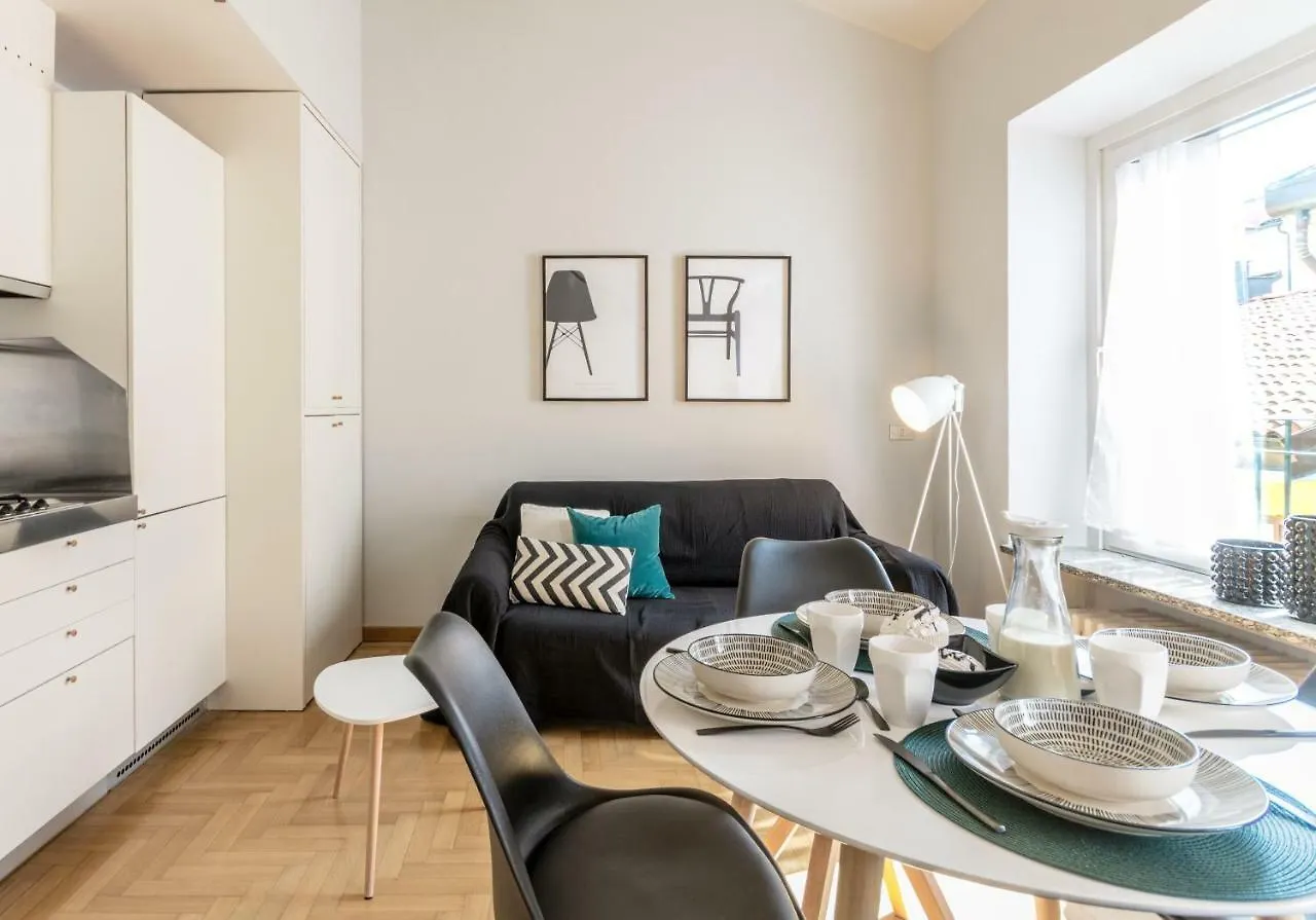 Ferienwohnung Modern Simplicity In Milan Centre Apartment