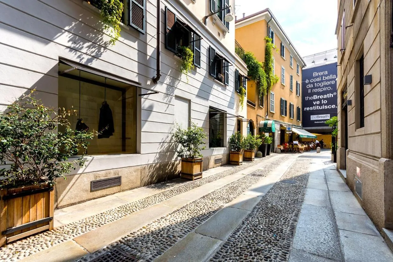 Appartement Modern Simplicity In Milan Centre