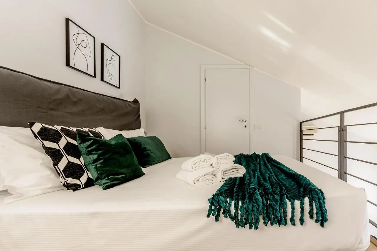 Appartement Modern Simplicity In Milan Centre Italie